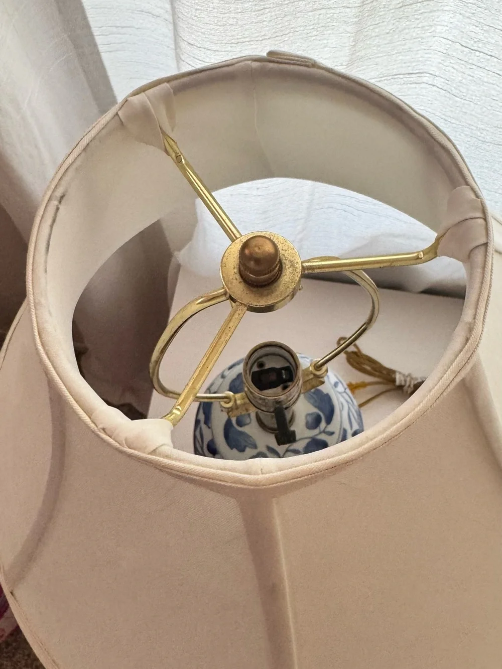 Vintage MCM Blue and White Floral Ceramic Table Lamp - Unbranded